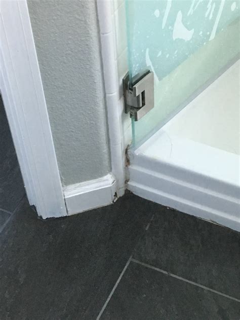 How to Stop a Shower Door From Leaking Water